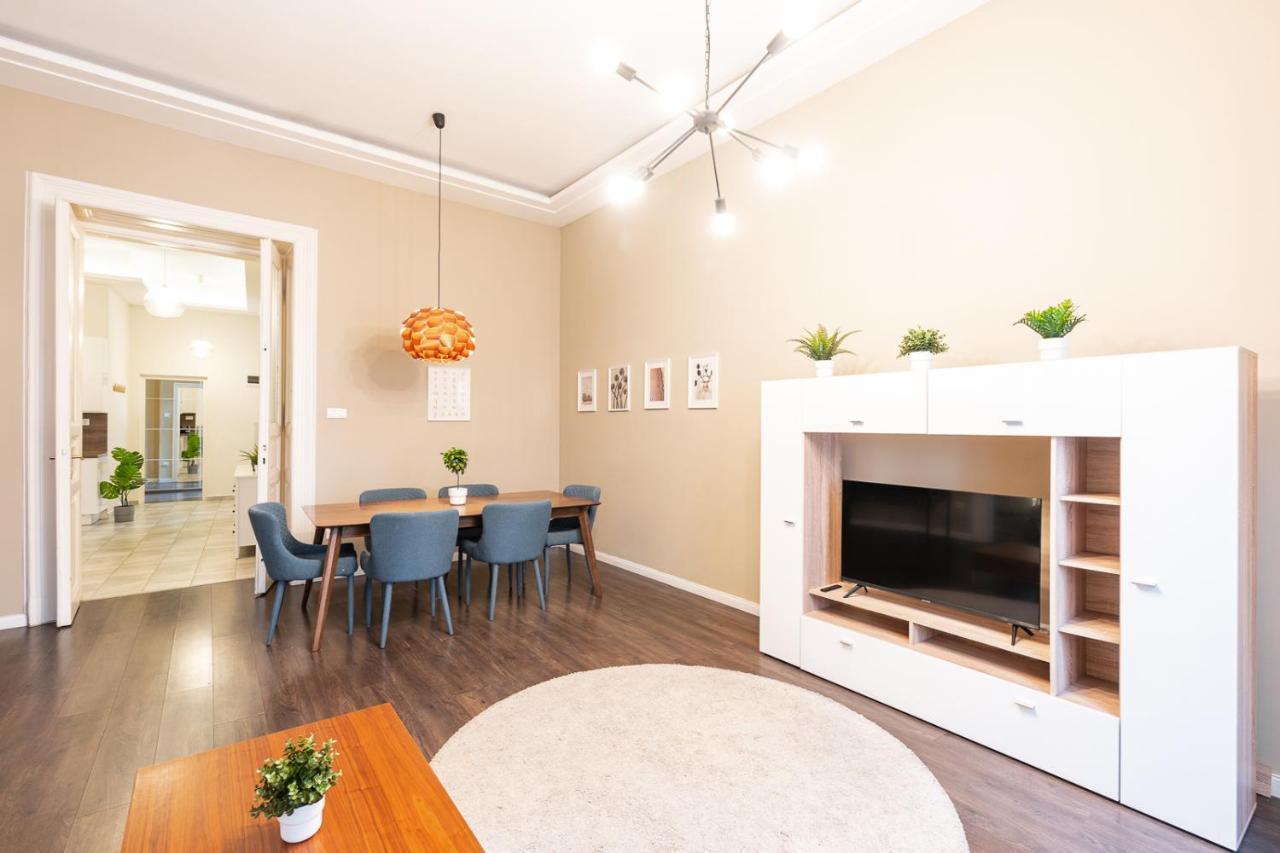 Spacious Luxury Apartment At The Heart Of Budapest — Photos 3